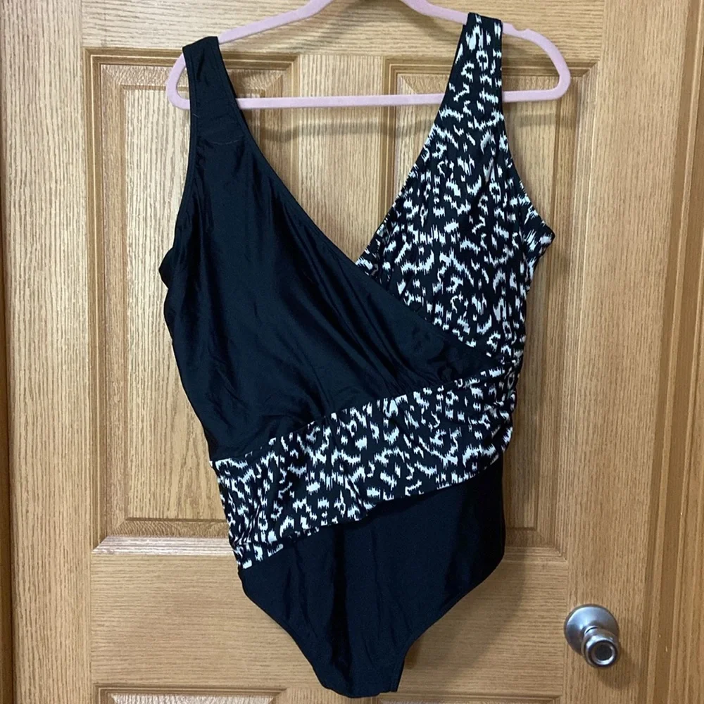 Avenue Black and White One Piece Swimsuit with Spliced IKAT Print Plus Size 20 - Picture 5 of 6